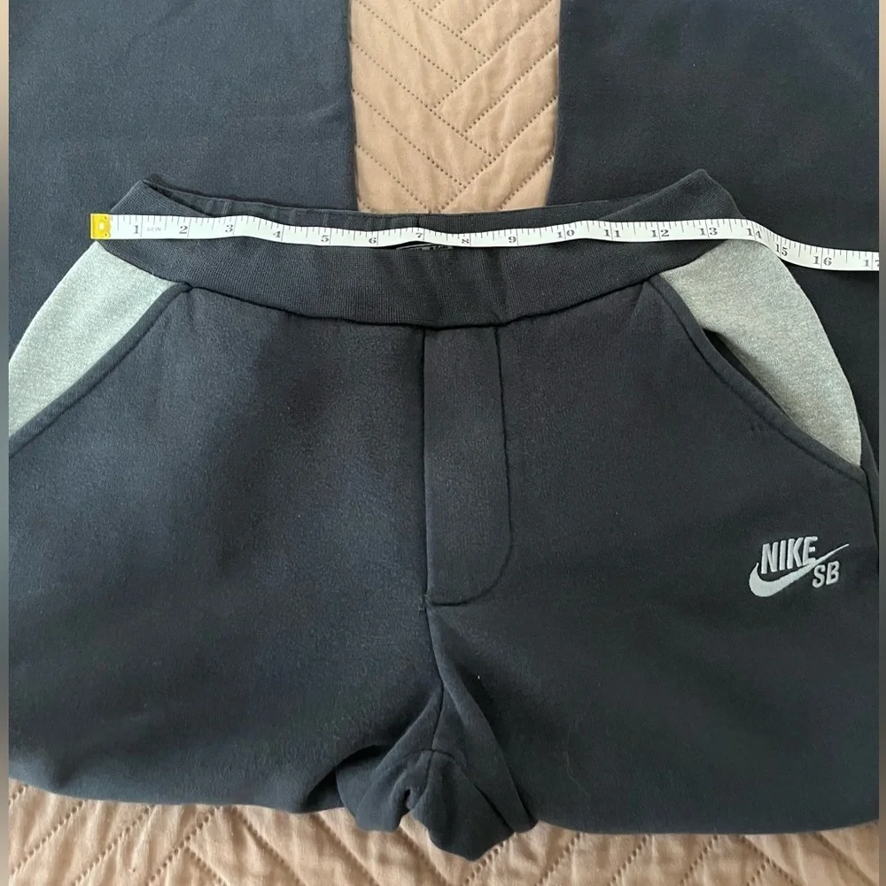 Nike SB Youth Sweatpants Black Gray Logo | Size M (10–12)